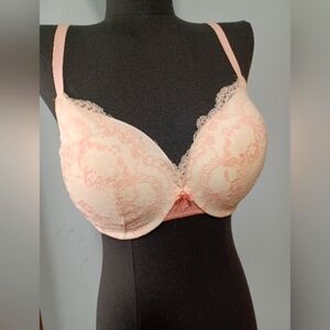 2 Maidenform Love The Lift Bras